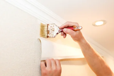 Pose de papier peint à Rochechouart — revêtements muraux et toiles de verre